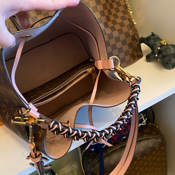 💕TRADED💕Louis Vuitton NeoNoe monogram rose crossbody purse bag - Picture 6 of 16